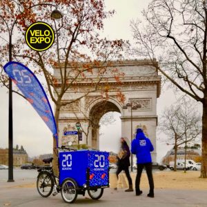 VeloExpo Paris pour 20 Minutes - animation distribution affichage mobile ooh dooh street marketing publicite cargo triporteur classique ou assistante electrique France
