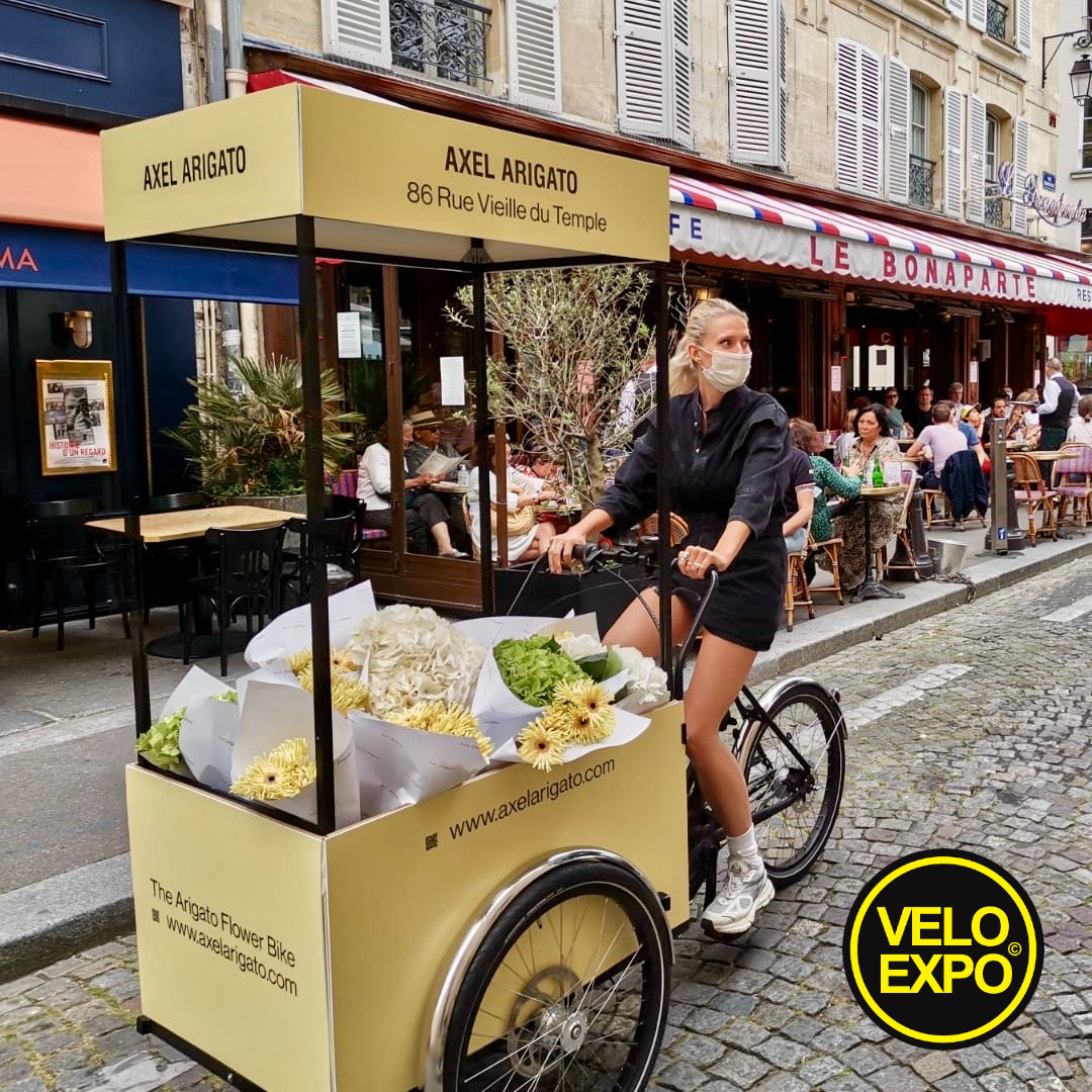 Velo Expo pour Axel Arigato - flowers bike - street marketing - distribution a velo - Paris - 1